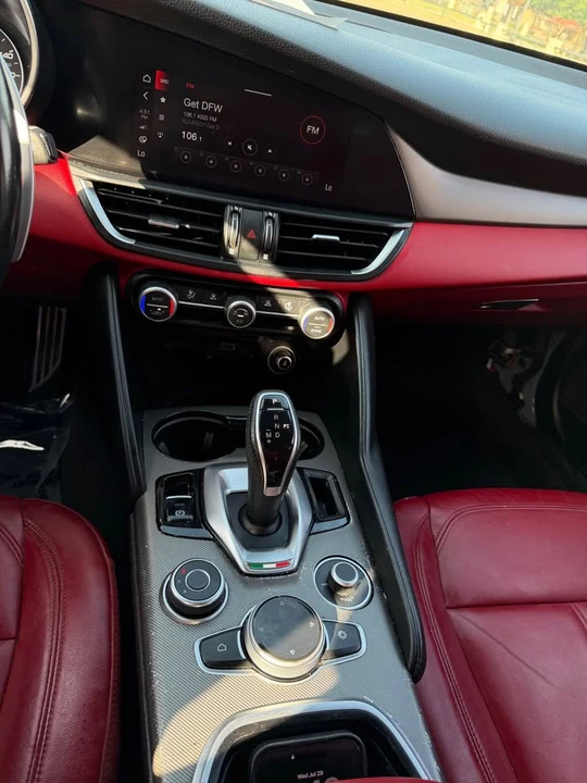 2020 Alfa Romeo Giulia - Image 14 of 17