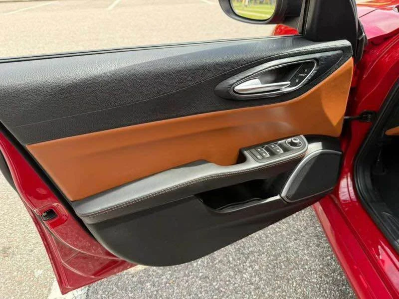 2020 Alfa Romeo Giulia - Image 19 of 20