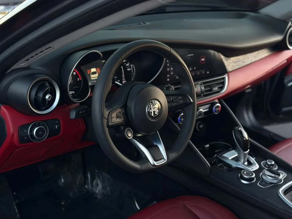 2020 Alfa Romeo Giulia - Image 13 of 20
