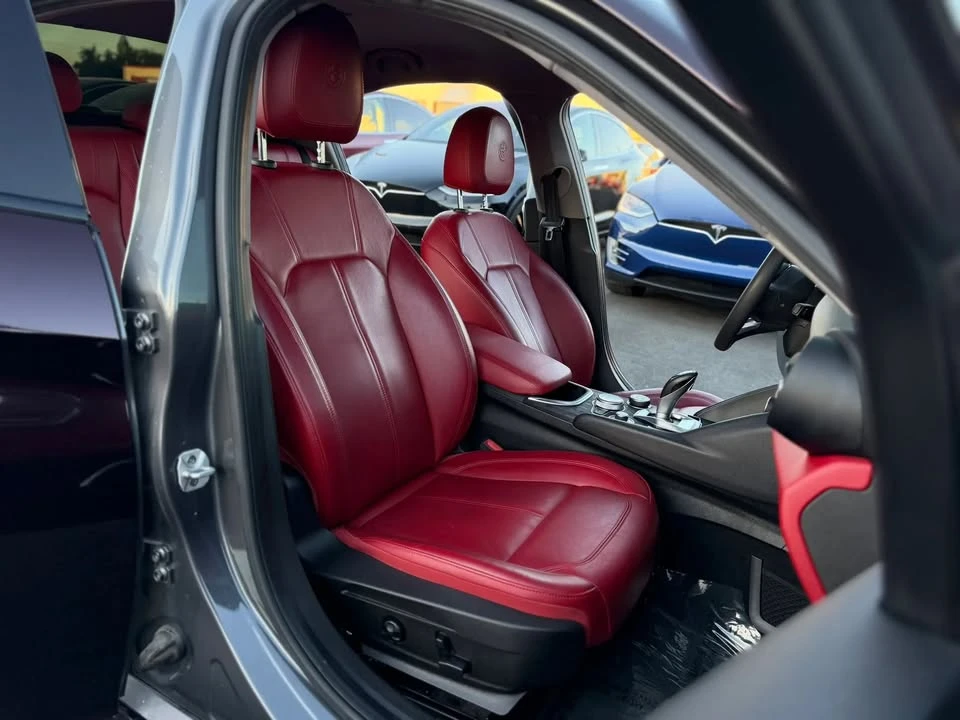 2020 Alfa Romeo Giulia - Image 9 of 20