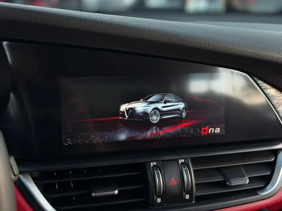2020 Alfa Romeo Giulia - Image 18 of 20