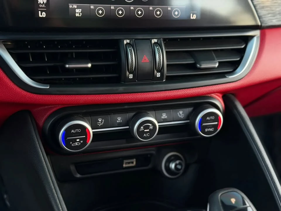2020 Alfa Romeo Giulia - Image 17 of 20