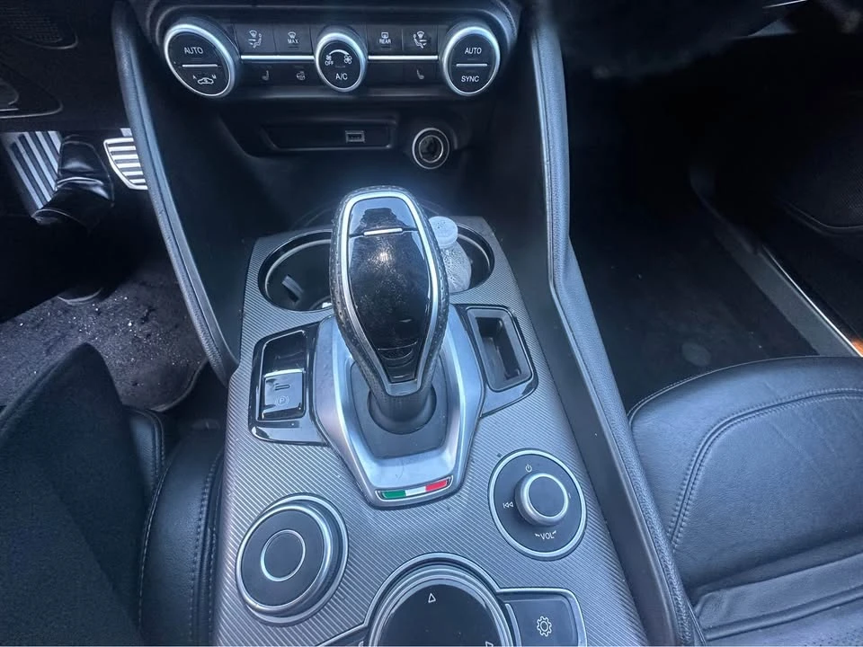 2020 Alfa Romeo Giulia - Image 19 of 21