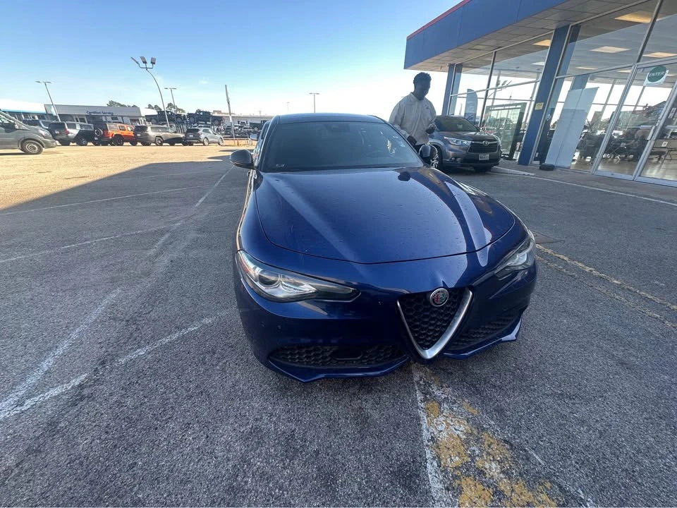 2020 Alfa Romeo Giulia - Image 2 of 21