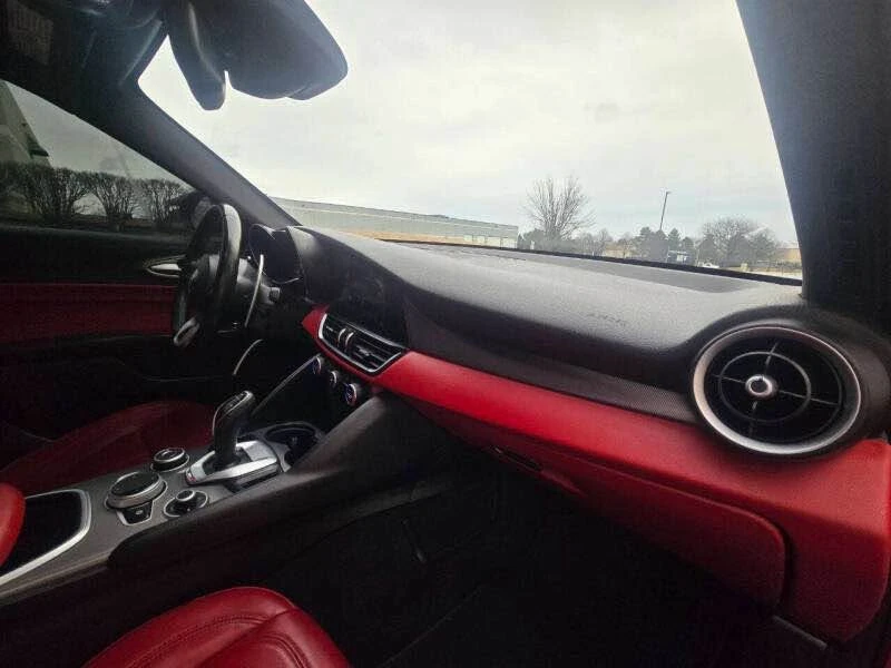2020 Alfa Romeo Giulia - Image 7 of 8