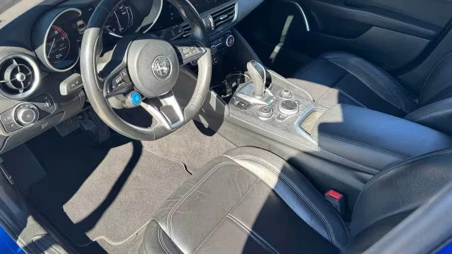 2020 Alfa Romeo Giulia - Image 5 of 10