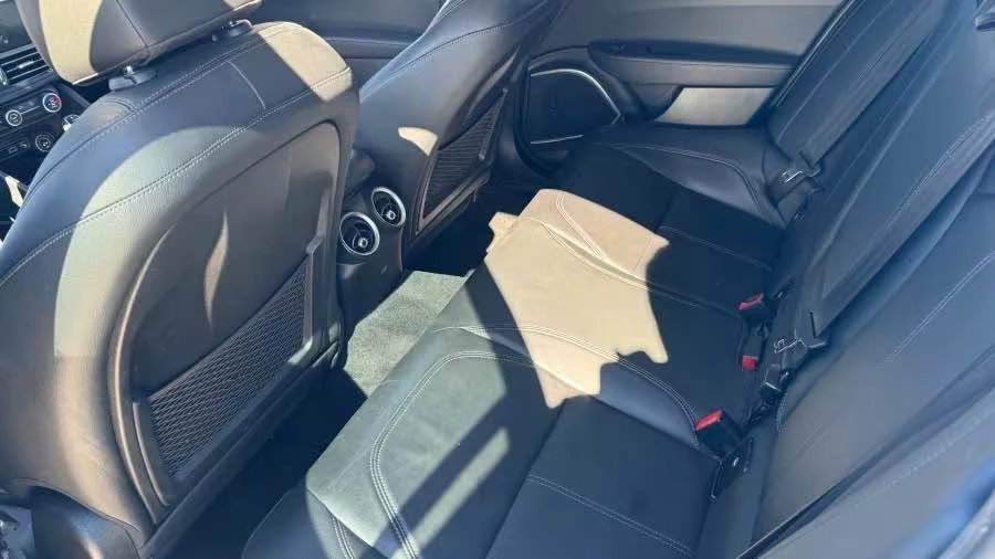 2020 Alfa Romeo Giulia - Image 6 of 10