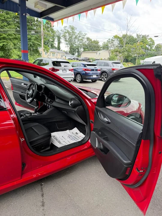 2020 Alfa Romeo Giulia - Image 13 of 20