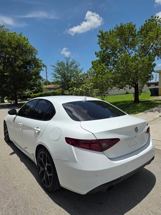 2020 Alfa Romeo Giulia - Image 15 of 16