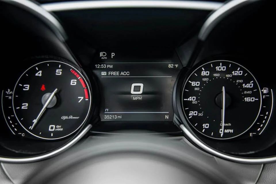 2020 Alfa Romeo Giulia - Image 11 of 12