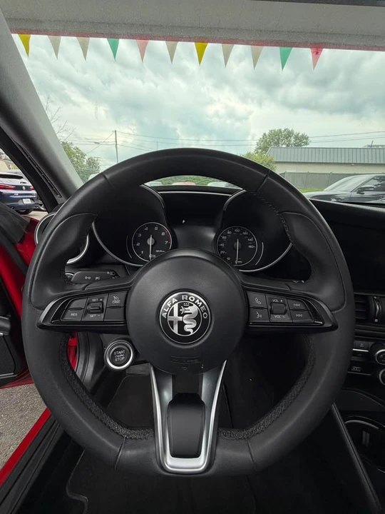 2020 Alfa Romeo Giulia - Image 16 of 20