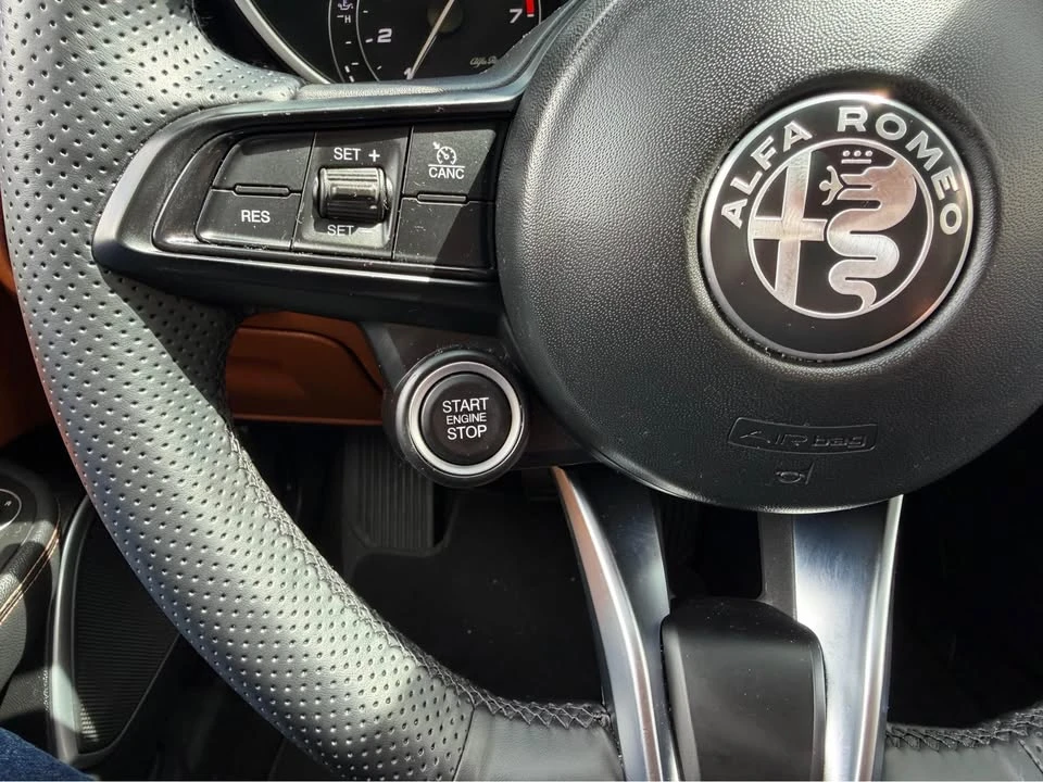 2020 Alfa Romeo Giulia - Image 17 of 20