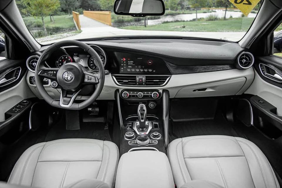 2020 Alfa Romeo Giulia - Image 6 of 8