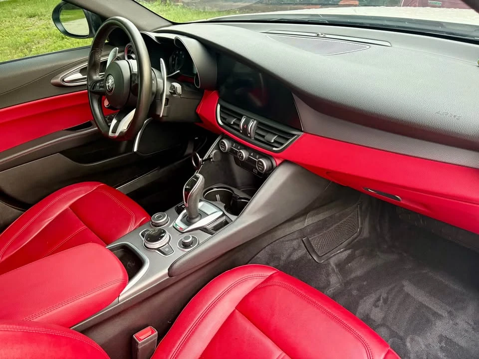 2020 Alfa Romeo Giulia - Image 8 of 11