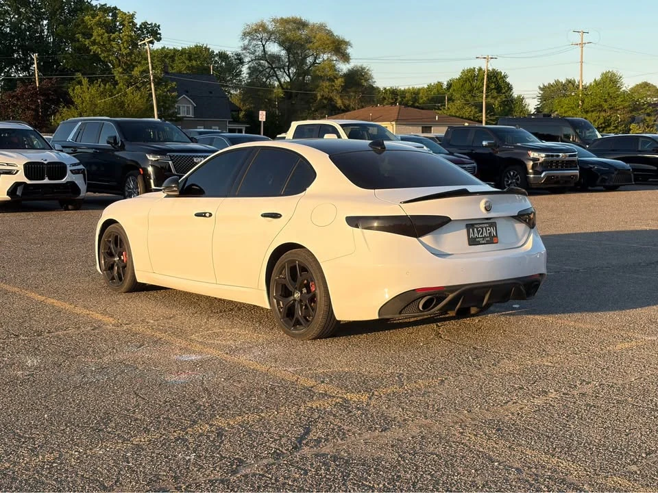 2020 Alfa Romeo Giulia - Image 4 of 11