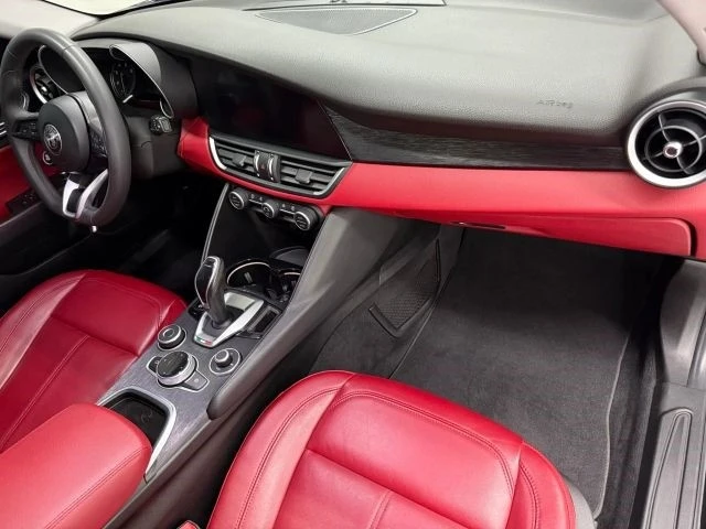 2020 Alfa Romeo Giulia - Image 16 of 21