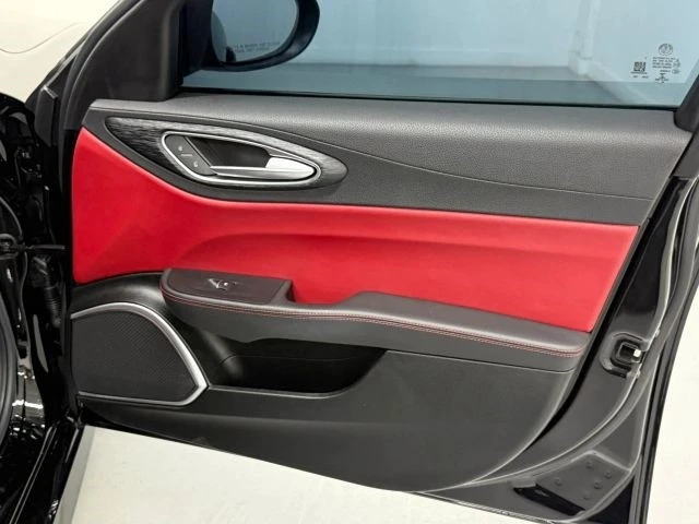 2020 Alfa Romeo Giulia - Image 15 of 21