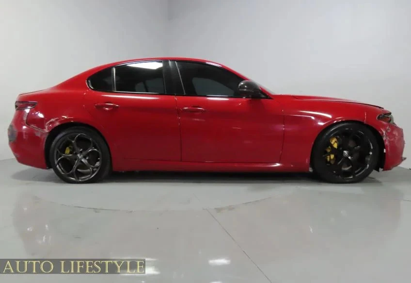 2020 Alfa Romeo Giulia - Image 9 of 21