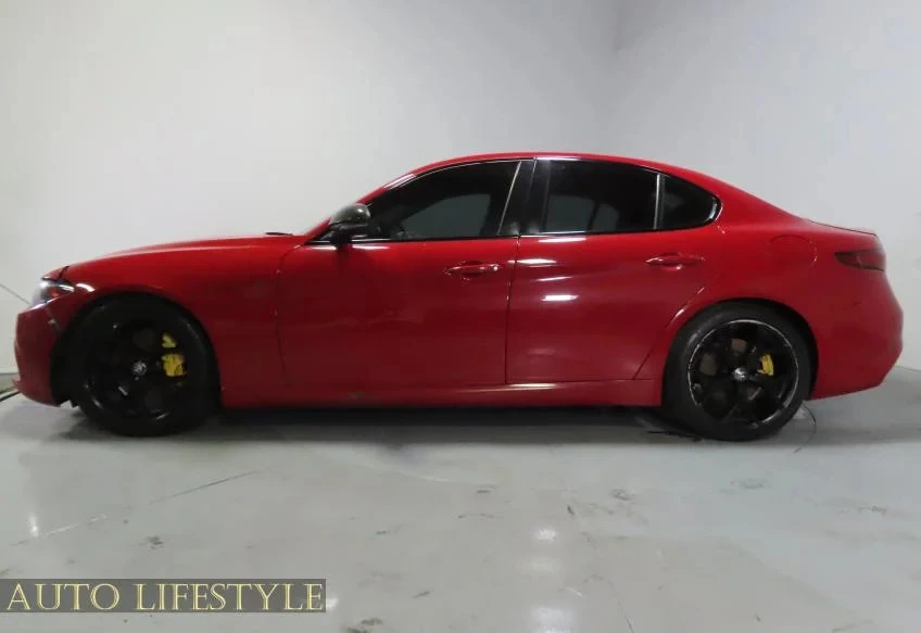 2020 Alfa Romeo Giulia - Image 10 of 21
