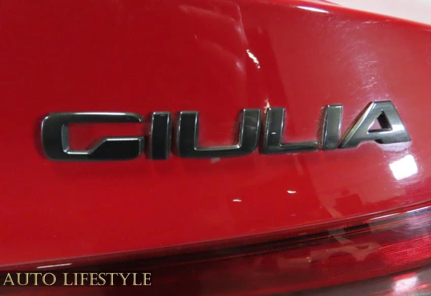 2020 Alfa Romeo Giulia - Image 16 of 21