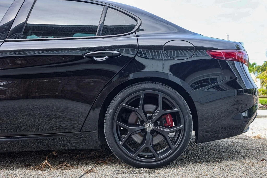 2020 Alfa Romeo Giulia - Image 5 of 12