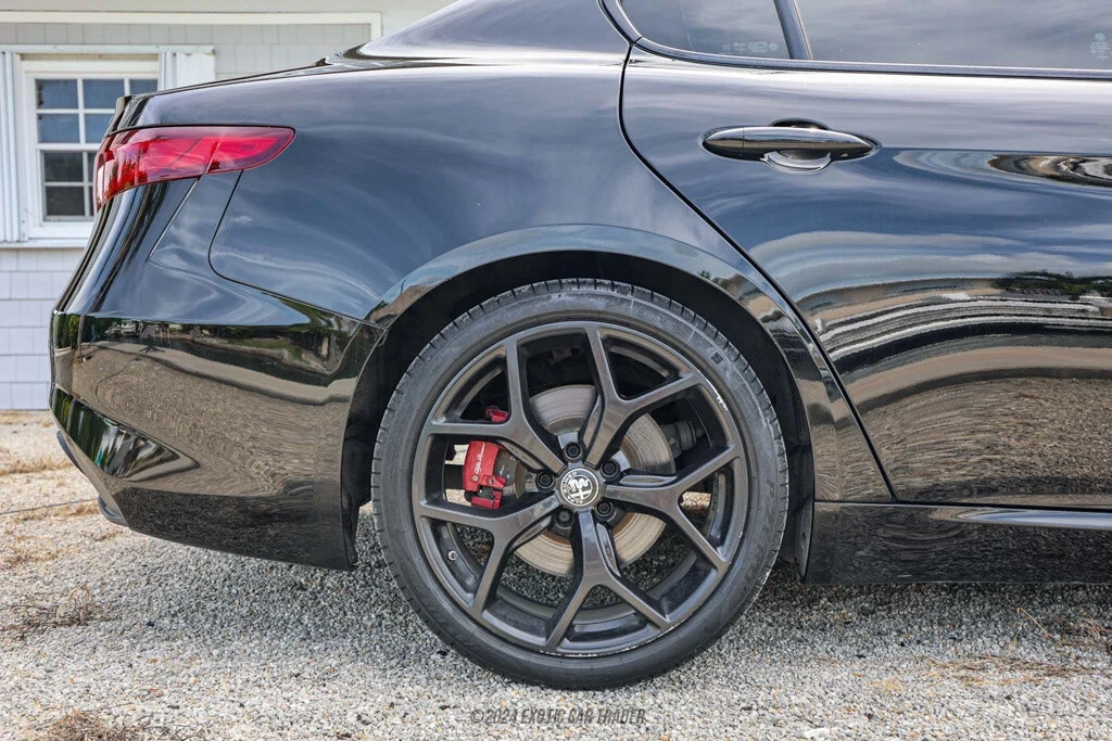 2020 Alfa Romeo Giulia - Image 11 of 12