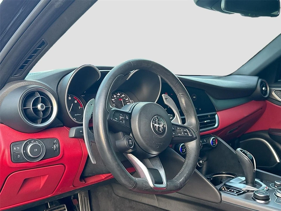 2020 Alfa Romeo Giulia - Image 8 of 15