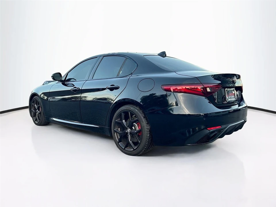 2020 Alfa Romeo Giulia - Image 5 of 15