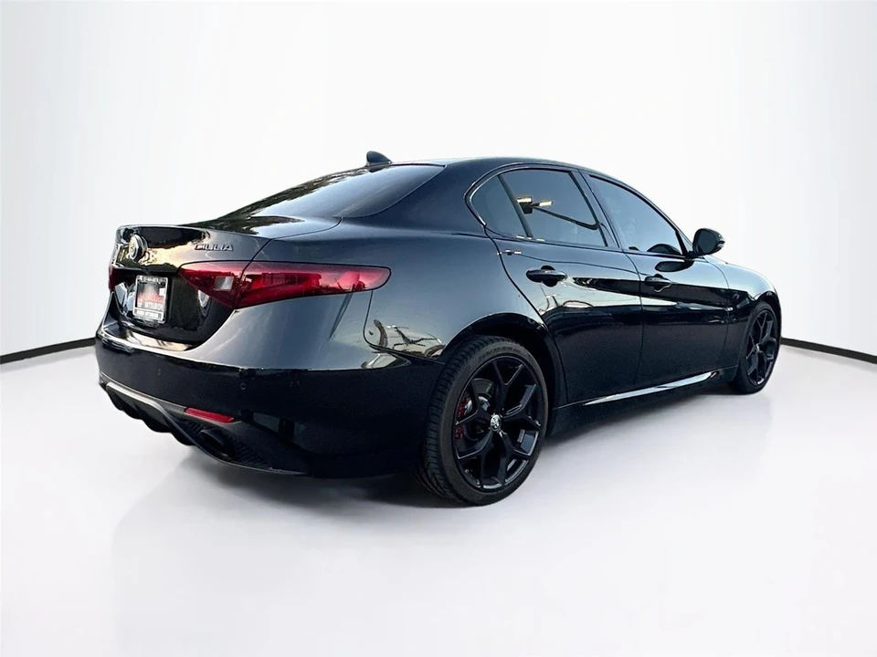 2020 Alfa Romeo Giulia - Image 10 of 15