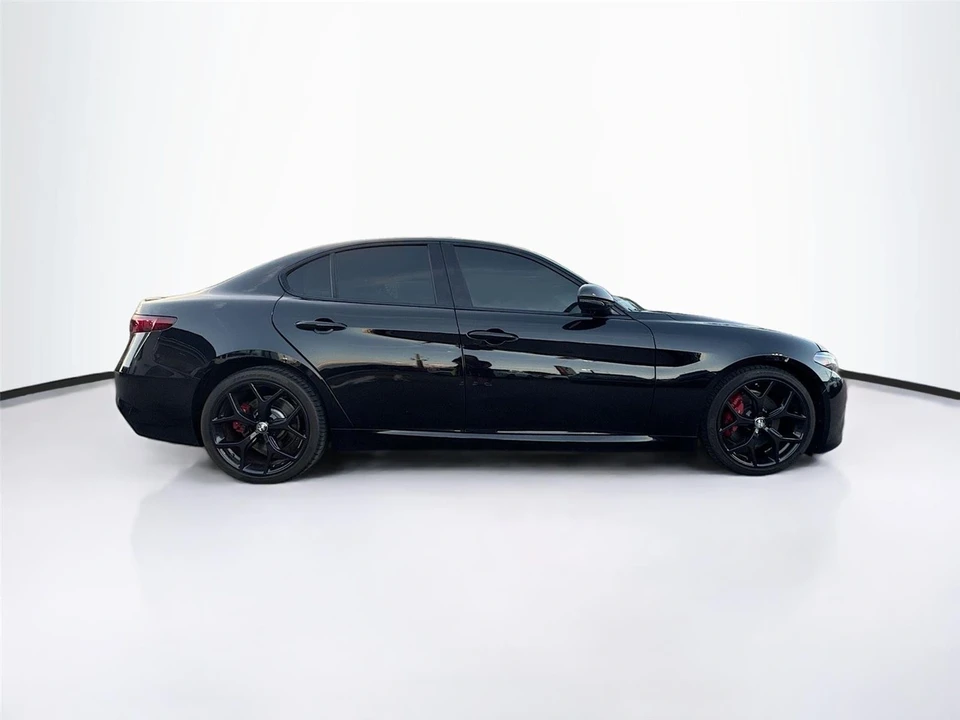 2020 Alfa Romeo Giulia - Image 11 of 15