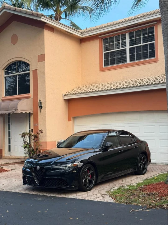 2020 Alfa Romeo Giulia - Image 5 of 15