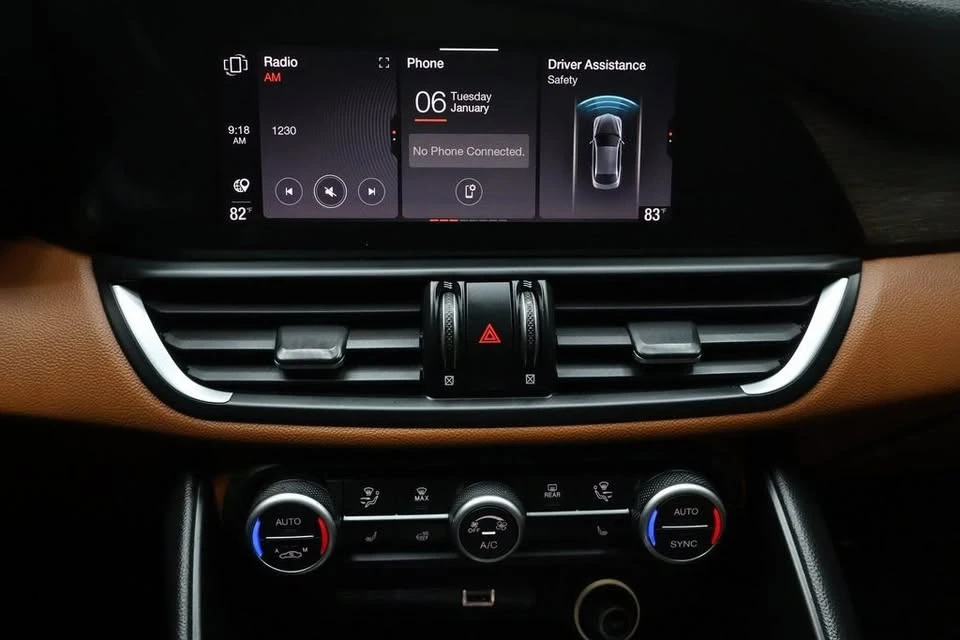 2020 Alfa Romeo Giulia - Image 17 of 19