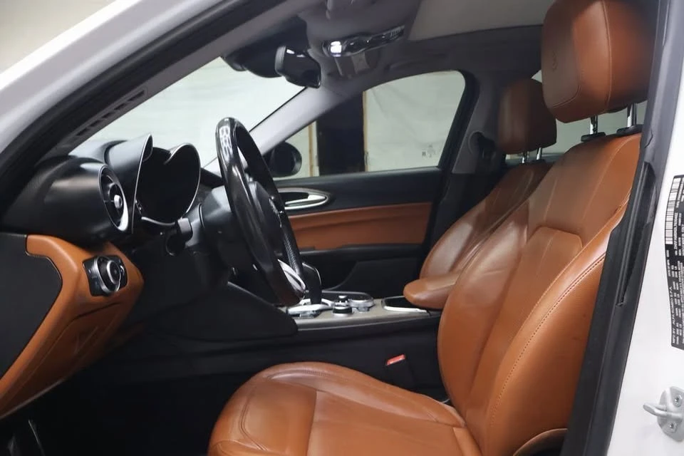 2020 Alfa Romeo Giulia - Image 5 of 19