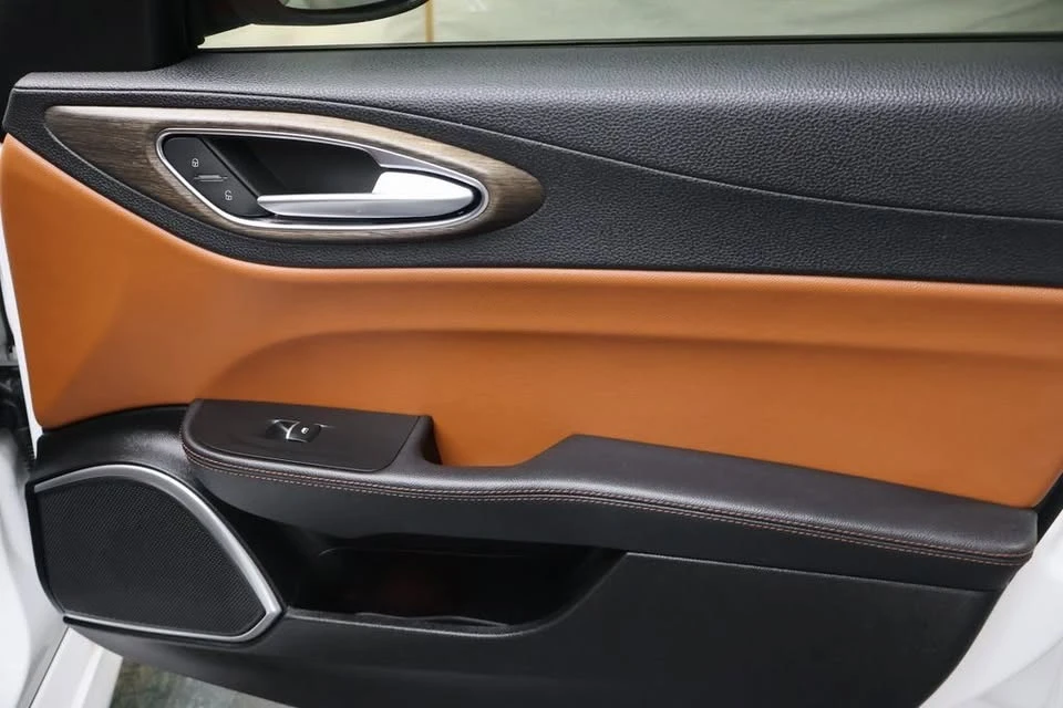 2020 Alfa Romeo Giulia - Image 11 of 19