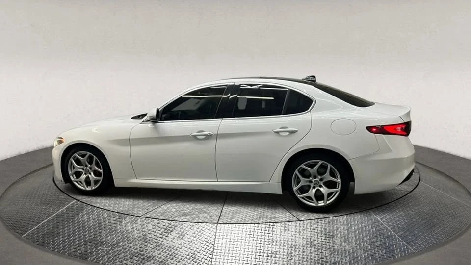 2020 Alfa Romeo Giulia - Image 3 of 19