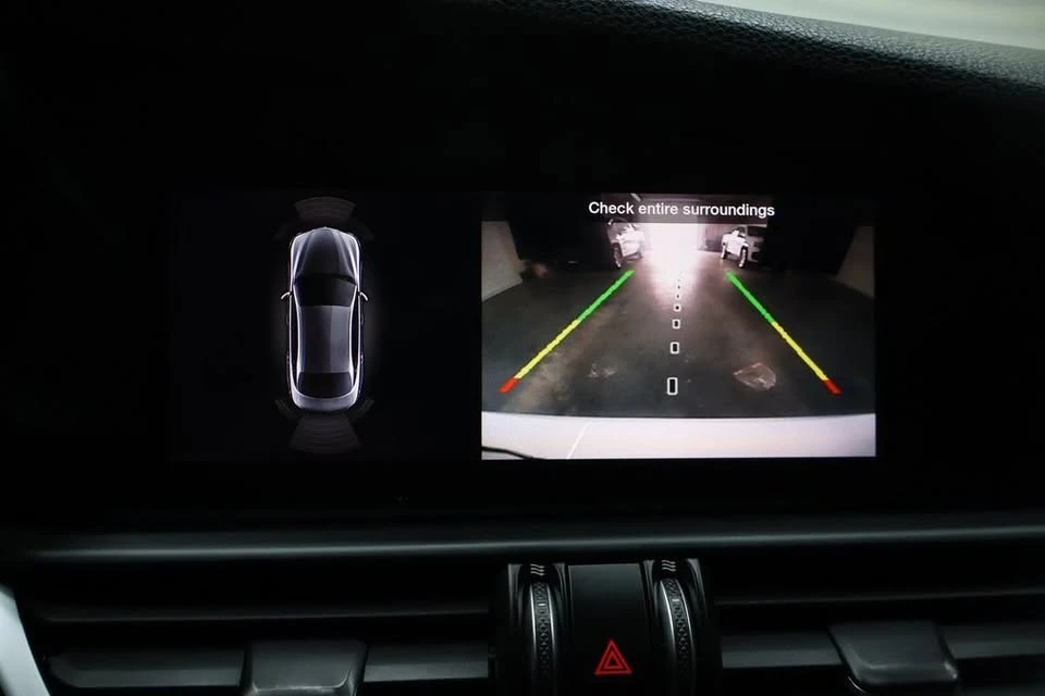 2020 Alfa Romeo Giulia - Image 16 of 19