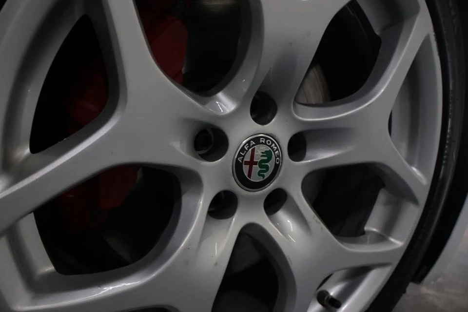 2020 Alfa Romeo Giulia - Image 10 of 19