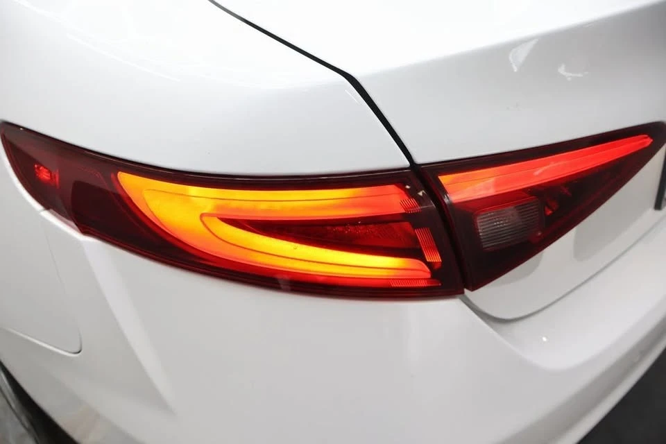 2020 Alfa Romeo Giulia - Image 12 of 19