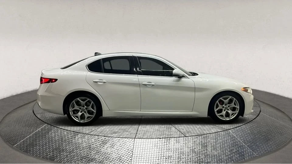 2020 Alfa Romeo Giulia - Image 2 of 19