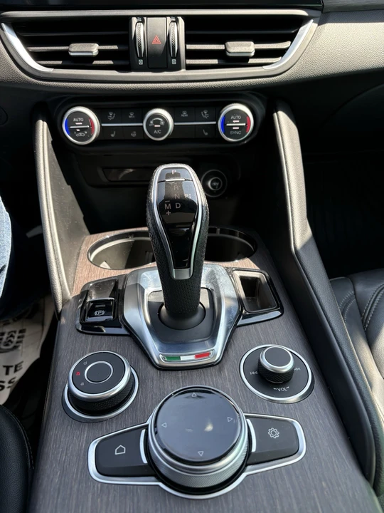 2020 Alfa Romeo Giulia - Image 10 of 12