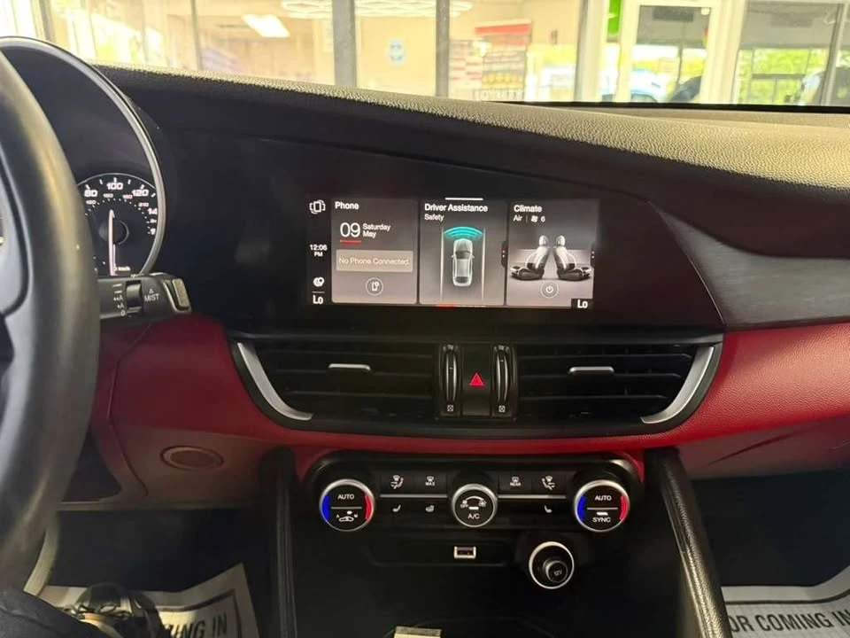 2020 Alfa Romeo Giulia - Image 15 of 20