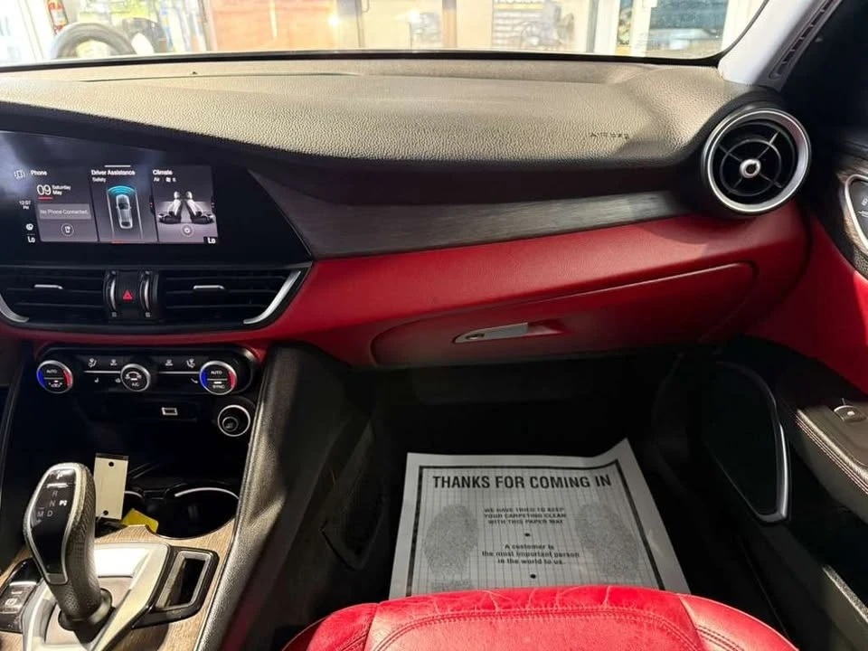 2020 Alfa Romeo Giulia - Image 19 of 20