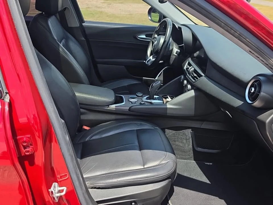 2020 Alfa Romeo Giulia - Image 14 of 17