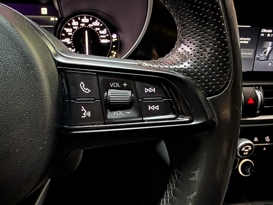 2020 Alfa Romeo Giulia - Image 14 of 31