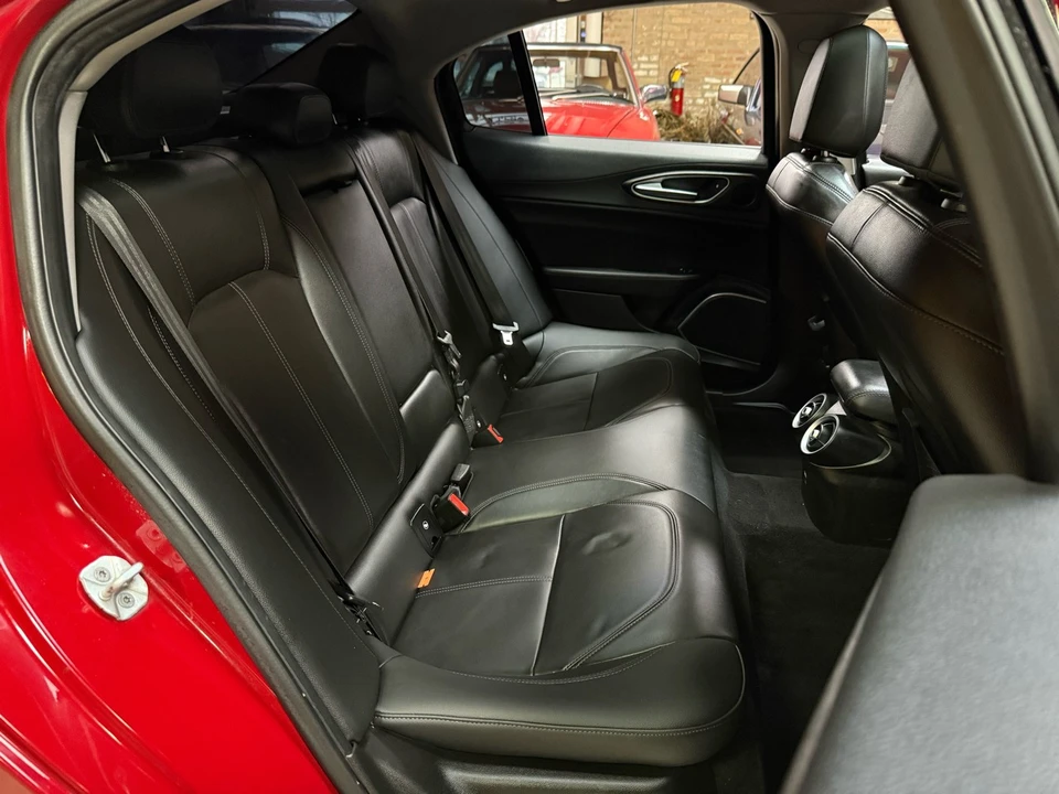 2020 Alfa Romeo Giulia - Image 28 of 31
