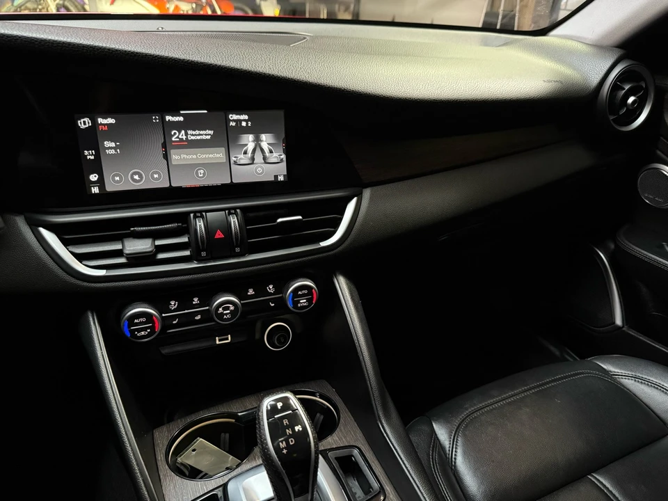 2020 Alfa Romeo Giulia - Image 18 of 31