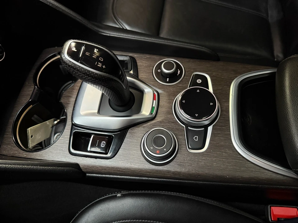 2020 Alfa Romeo Giulia - Image 22 of 31