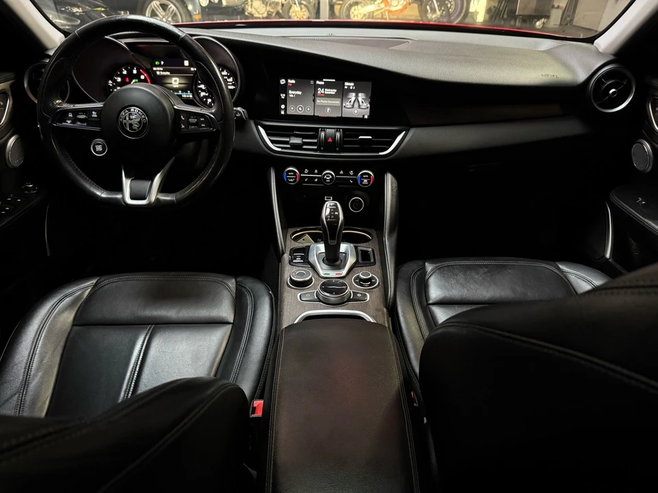 2020 Alfa Romeo Giulia - Image 10 of 31