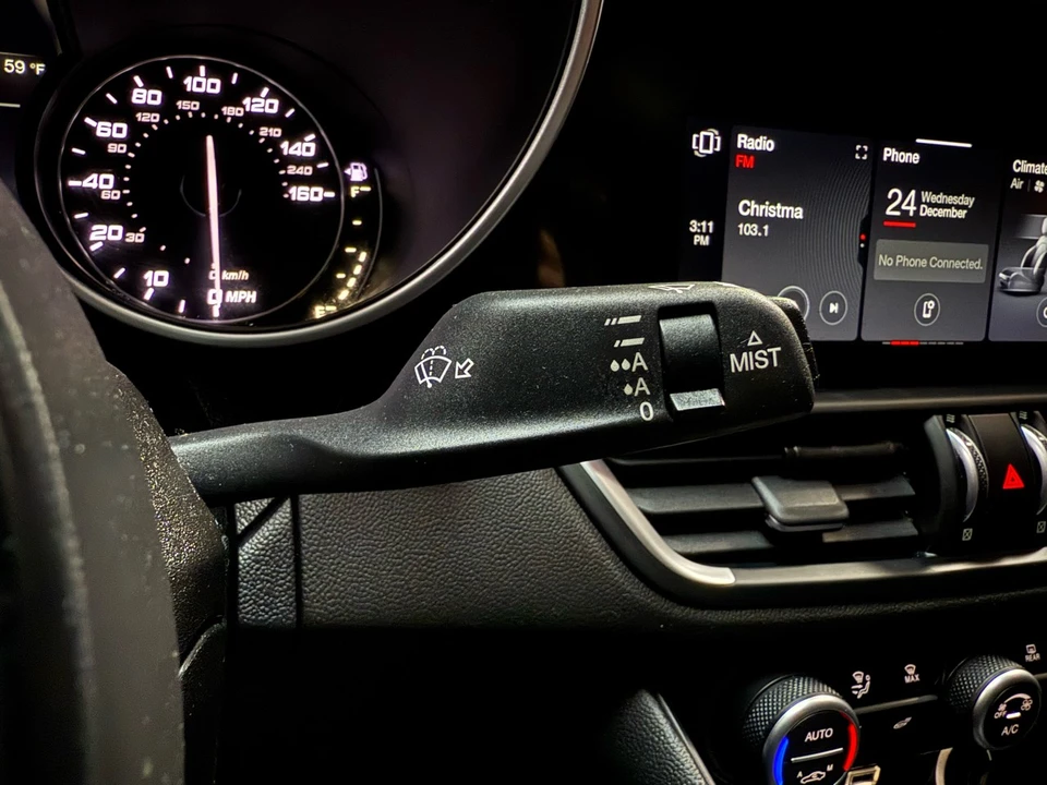 2020 Alfa Romeo Giulia - Image 17 of 31