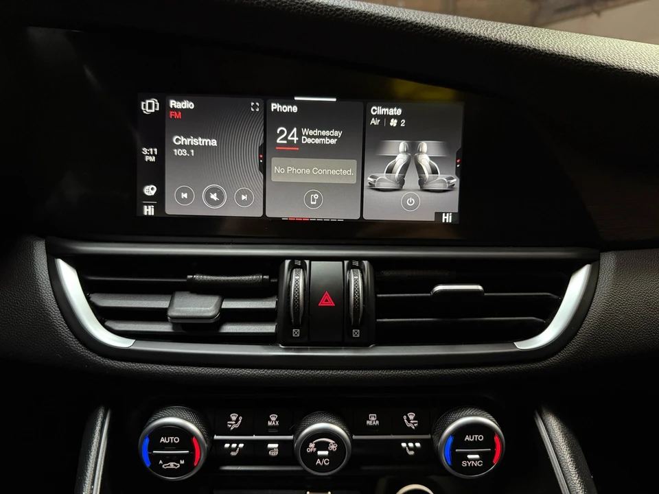 2020 Alfa Romeo Giulia - Image 19 of 31